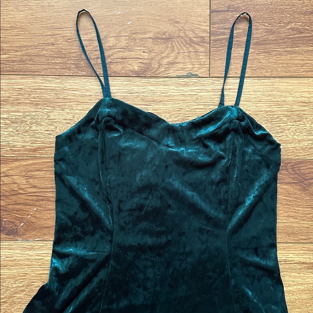 GREEN VELVET DRESS - Picture 7 of 10